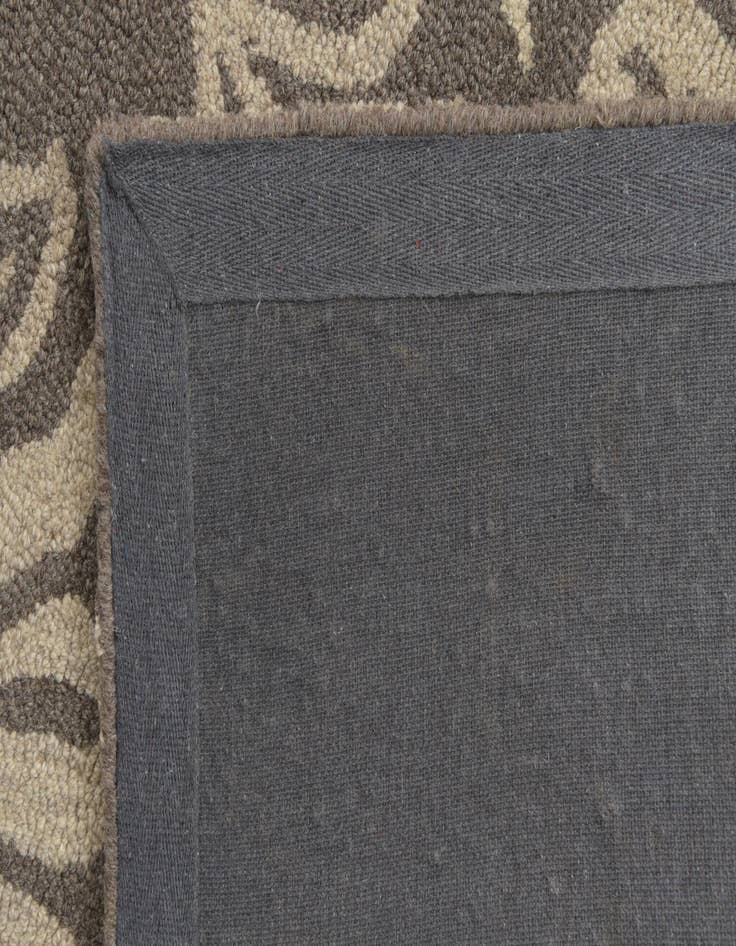 Detail image of  5' x 8' Agra Wool Rug