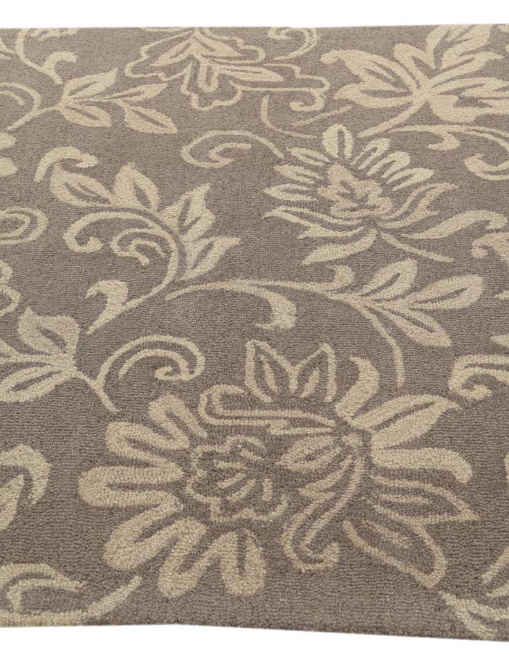 Detail image of  5' x 8' Agra Wool Rug