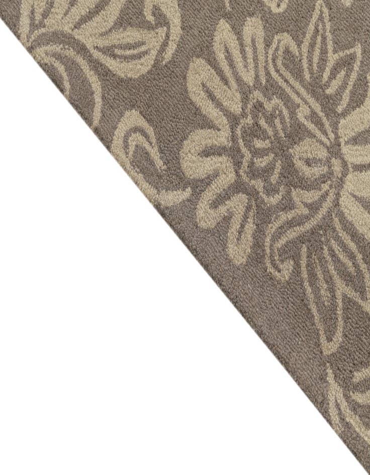 Detail image of  5' x 8' Agra Wool Rug