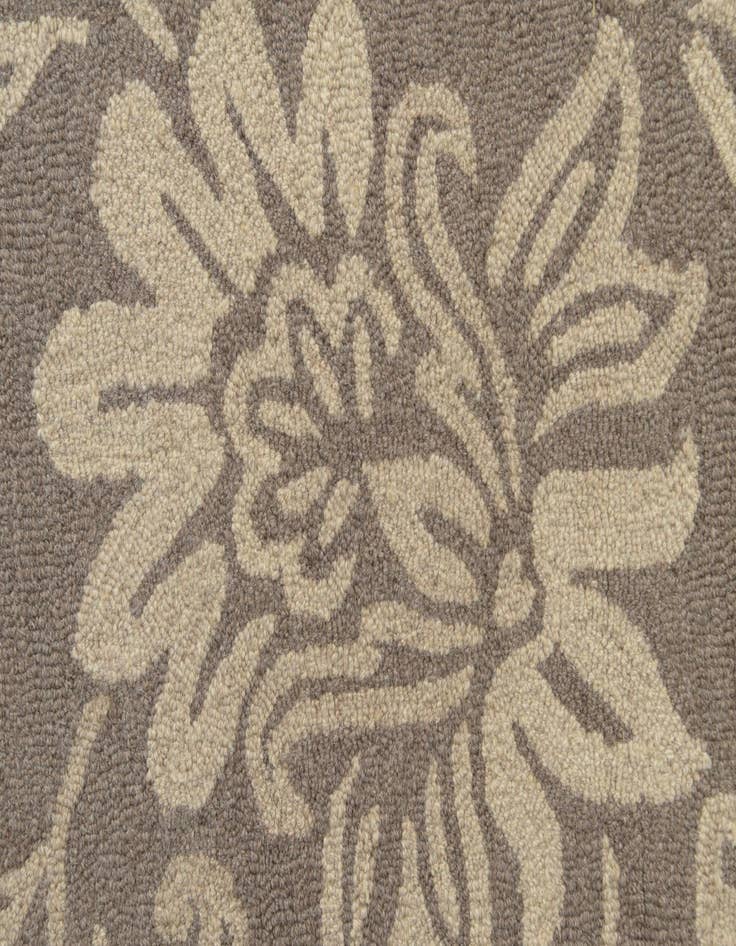 Detail image of  5' x 8' Agra Wool Rug