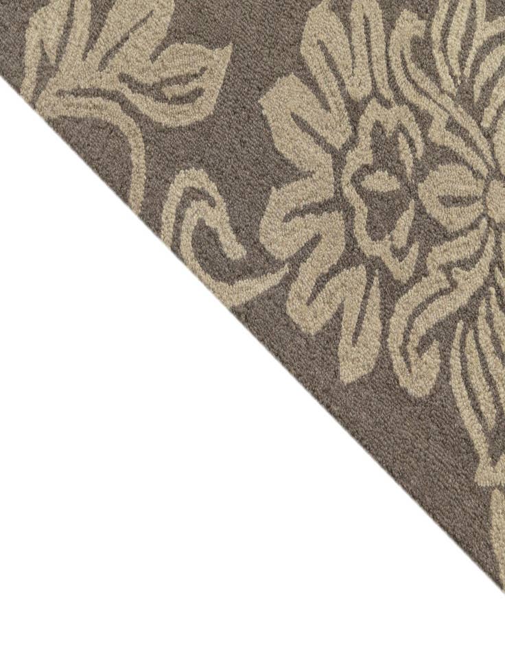 Detail image of  5' 1 x 8' Agra Wool Rug