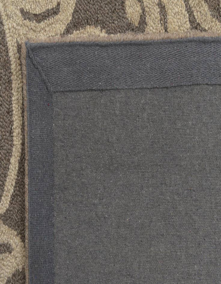 Detail image of  5' 1 x 8' Agra Wool Rug
