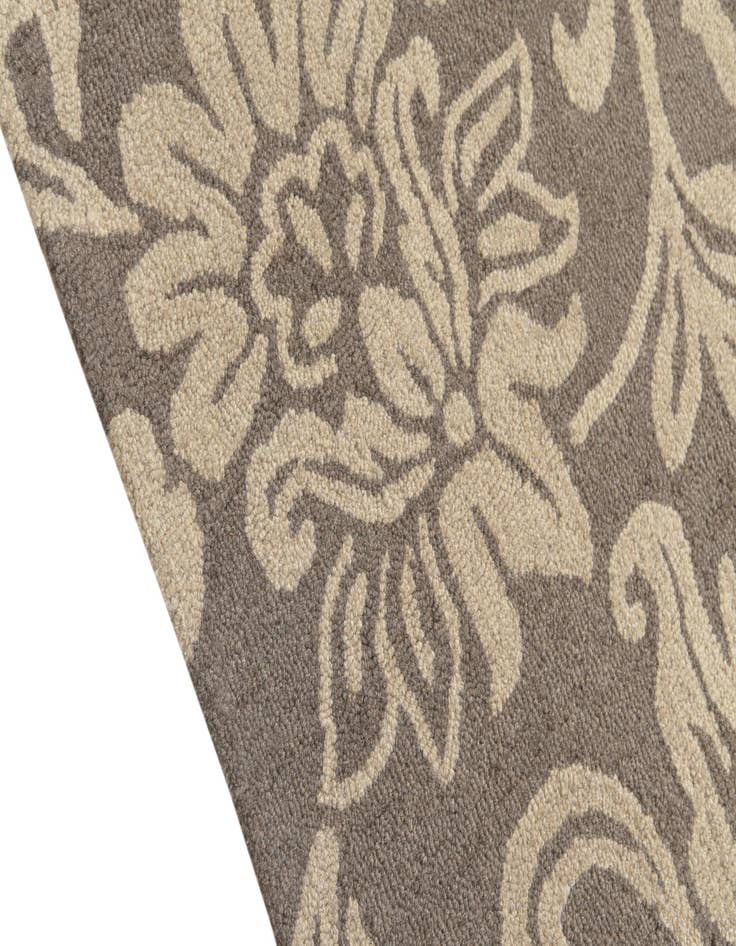 Detail image of  5' x 8' Agra Wool Rug