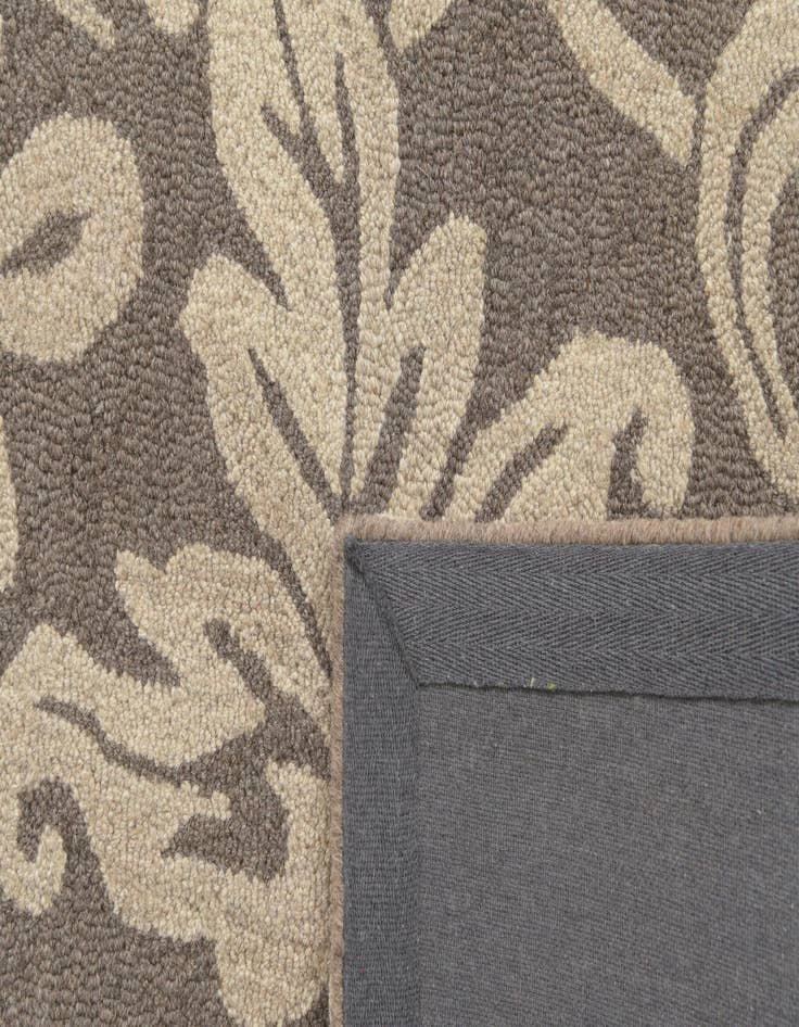 Detail image of  5' x 8' Agra Wool Rug
