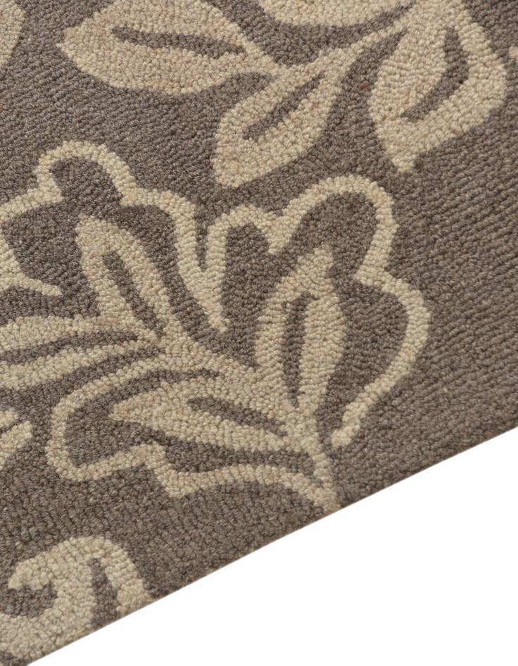 Detail image of  5' x 8' Agra Wool Rug