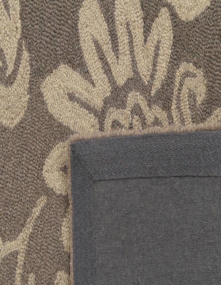 Detail image of  5' x 8' Agra Wool Rug