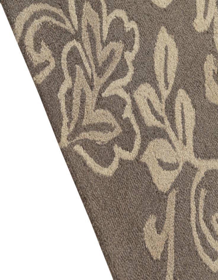 Detail image of  5' 1 x 8' Agra Wool Rug