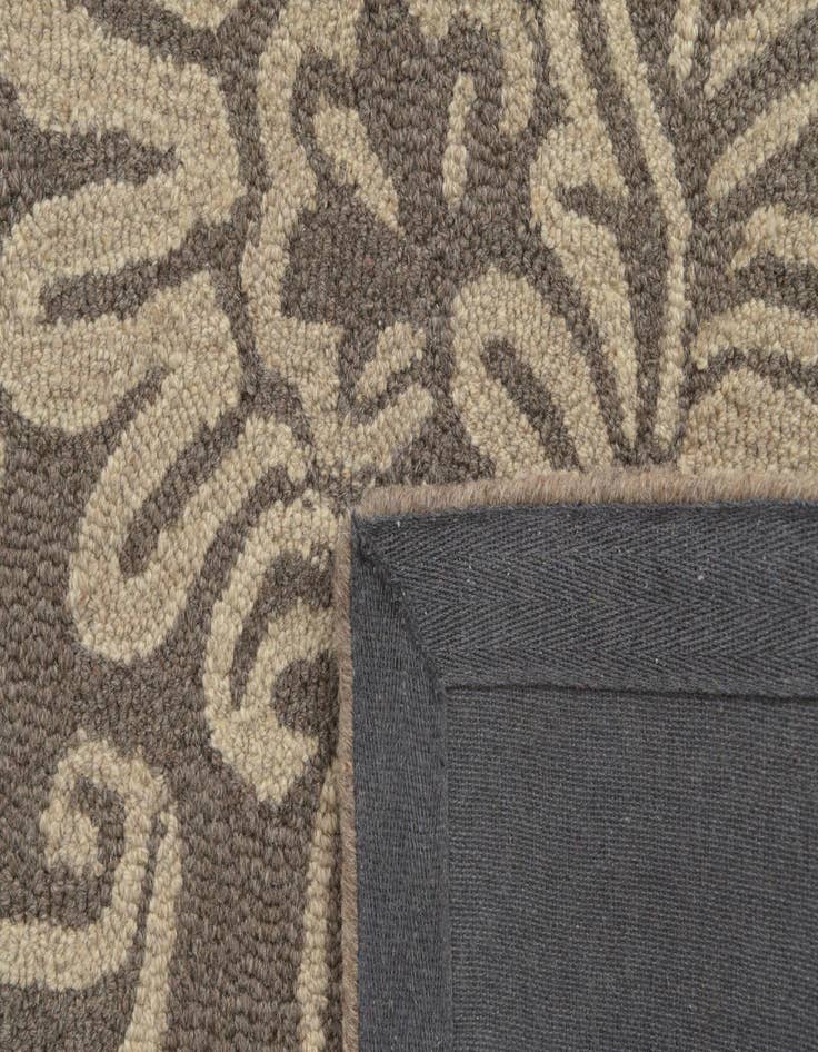 Detail image of  5' 1 x 8' Agra Wool Rug