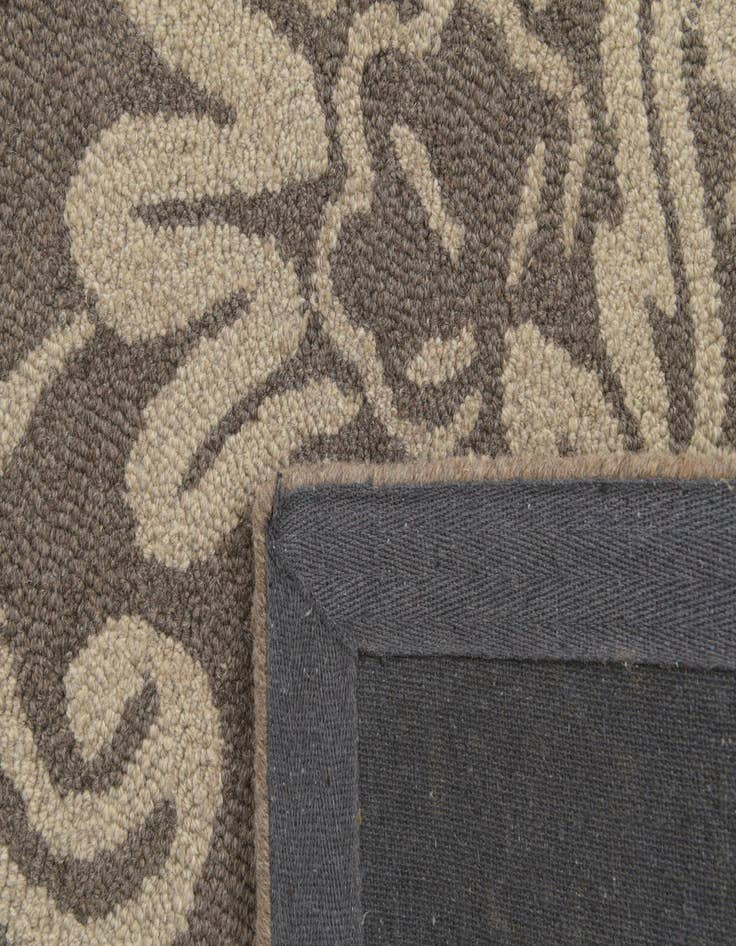 Detail image of  5' x 8' Agra Wool Rug