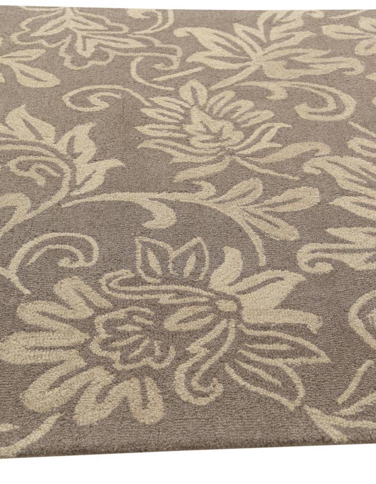 Detail image of  5' x 8' Agra Wool Rug