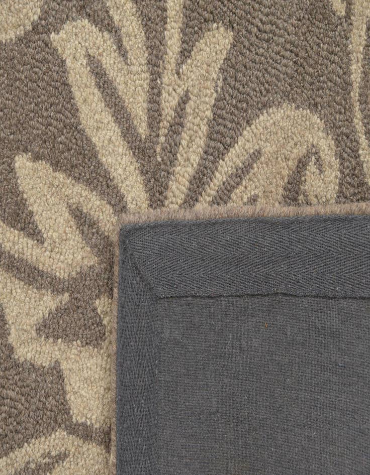 Detail image of  5' x 8' Agra Wool Rug