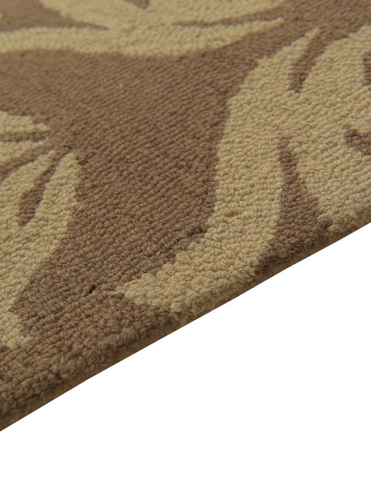 Detail image of  5' x 8' Agra Wool Rug