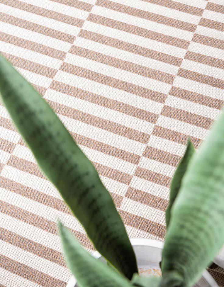 Detail image of  2' 2 x 3' Georgia Rug