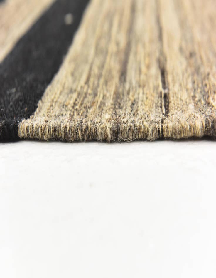 Detail image of  5' 8 x 7' 8  Hand Woven Kilim Modern Wool Rug