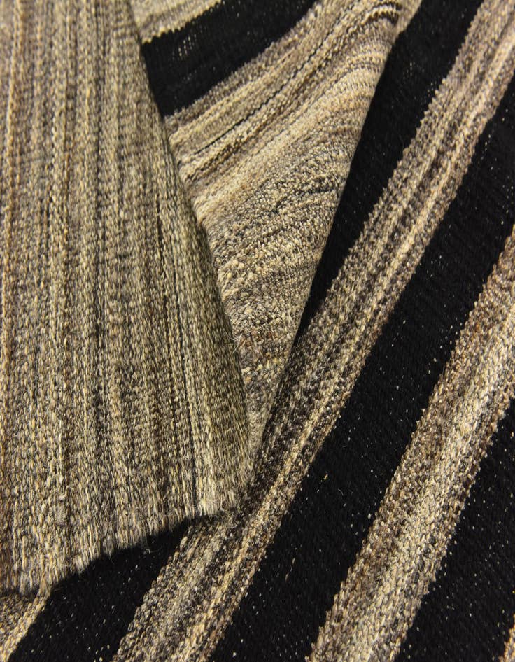 Detail image of  4' 4 x 5' 6  Hand Woven Kilim Modern Wool Rug