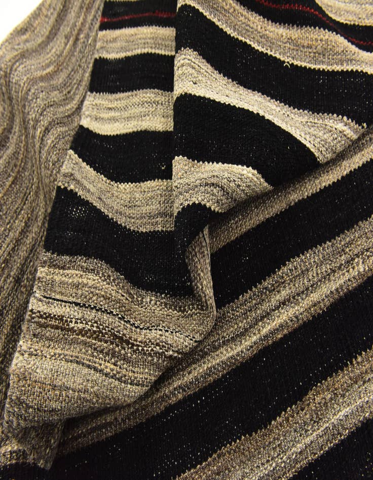 Detail image of  4' 4 x 5' 6  Hand Woven Kilim Modern Wool Rug