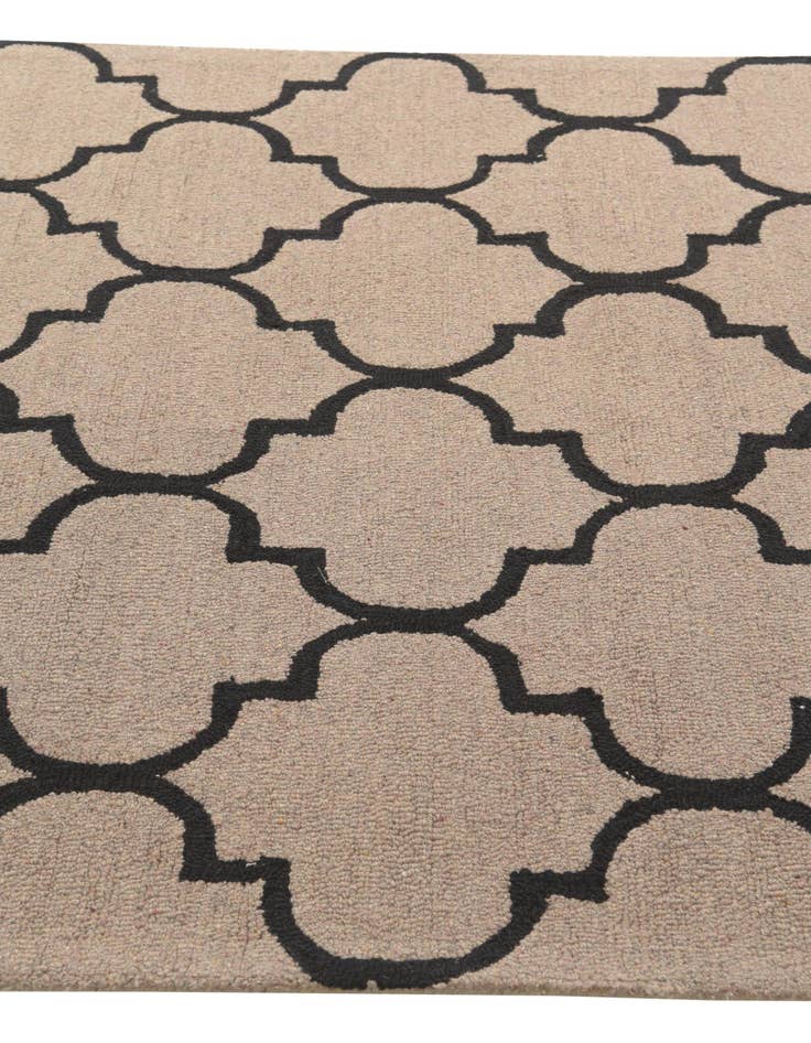 Detail image of  5' 1 x 8' Luna Wool Rug