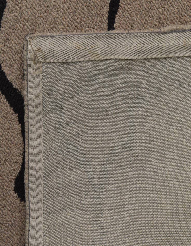 Detail image of  5' 1 x 8' Luna Wool Rug