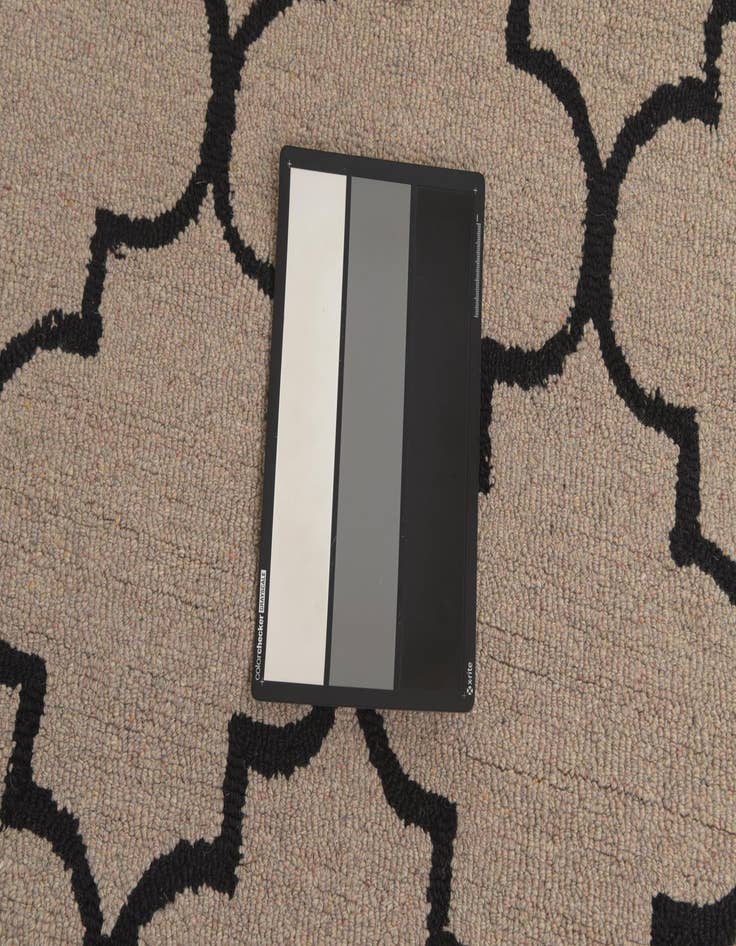 Detail image of  5' 1 x 8' Luna Wool Rug