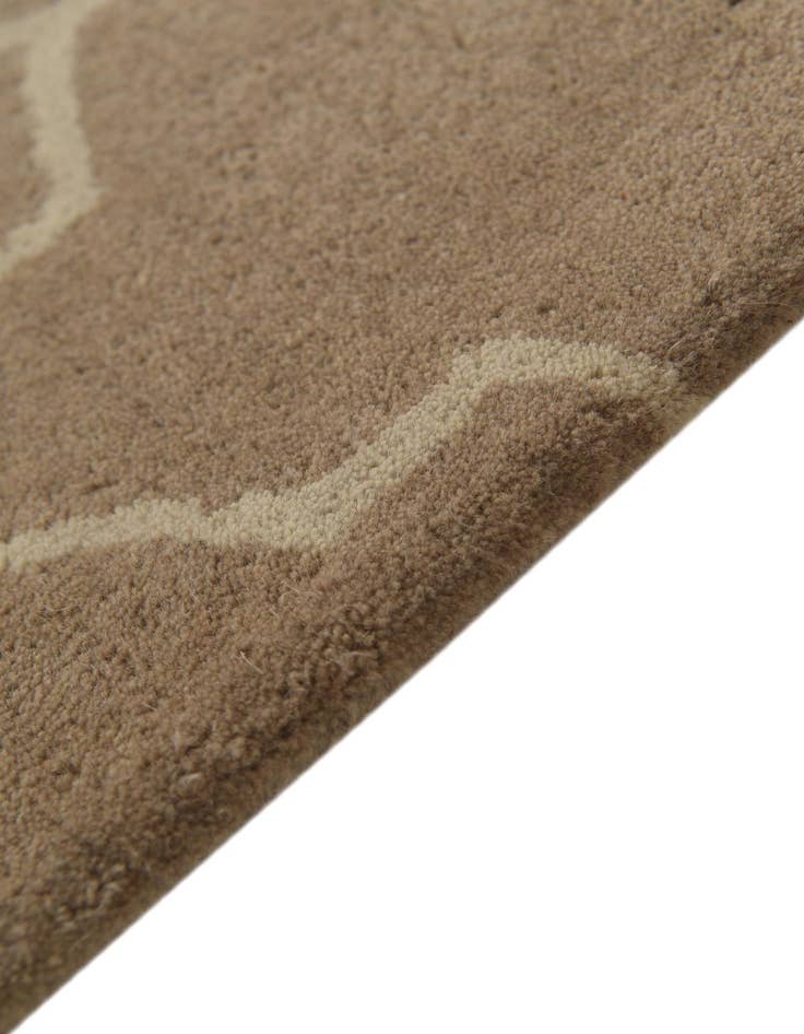 Detail image of  5' 1 x 8' Luna Wool Rug
