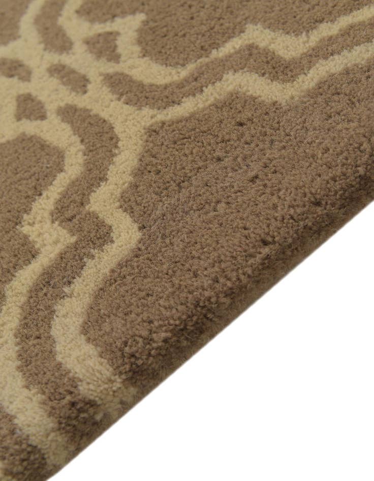 Detail image of  5' 1 x 8' Luna Wool Rug
