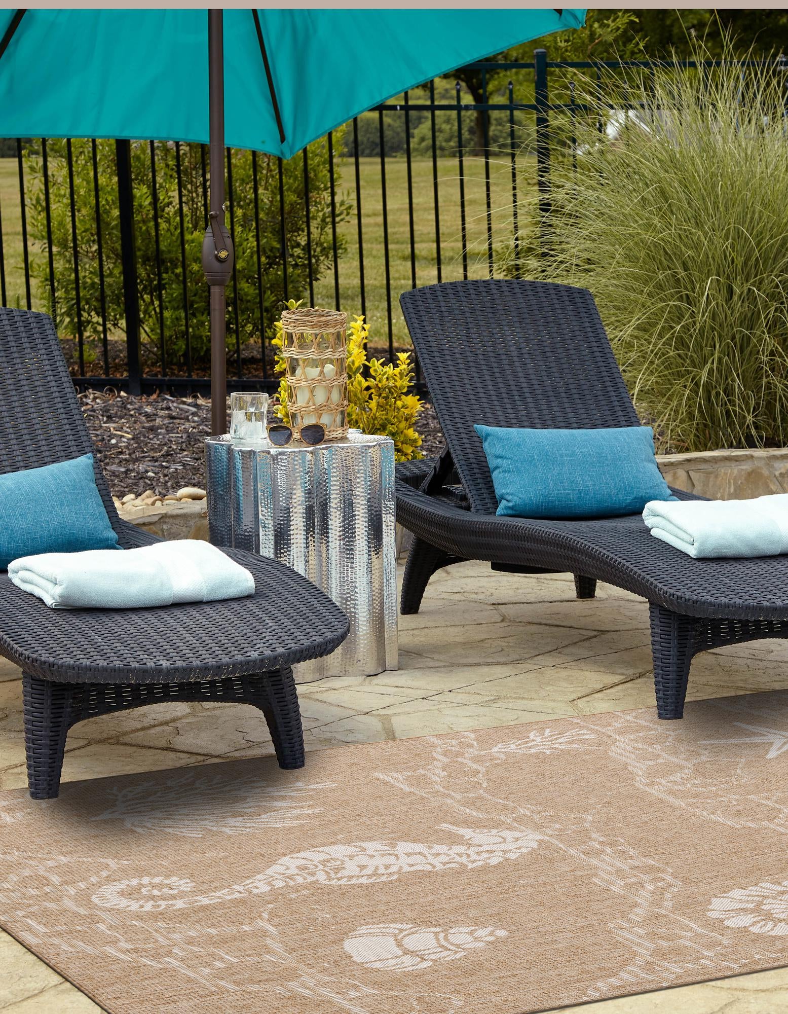 Taupe 2' x 3' Coastal Indoor / Outdoor Rug | Rugs.com