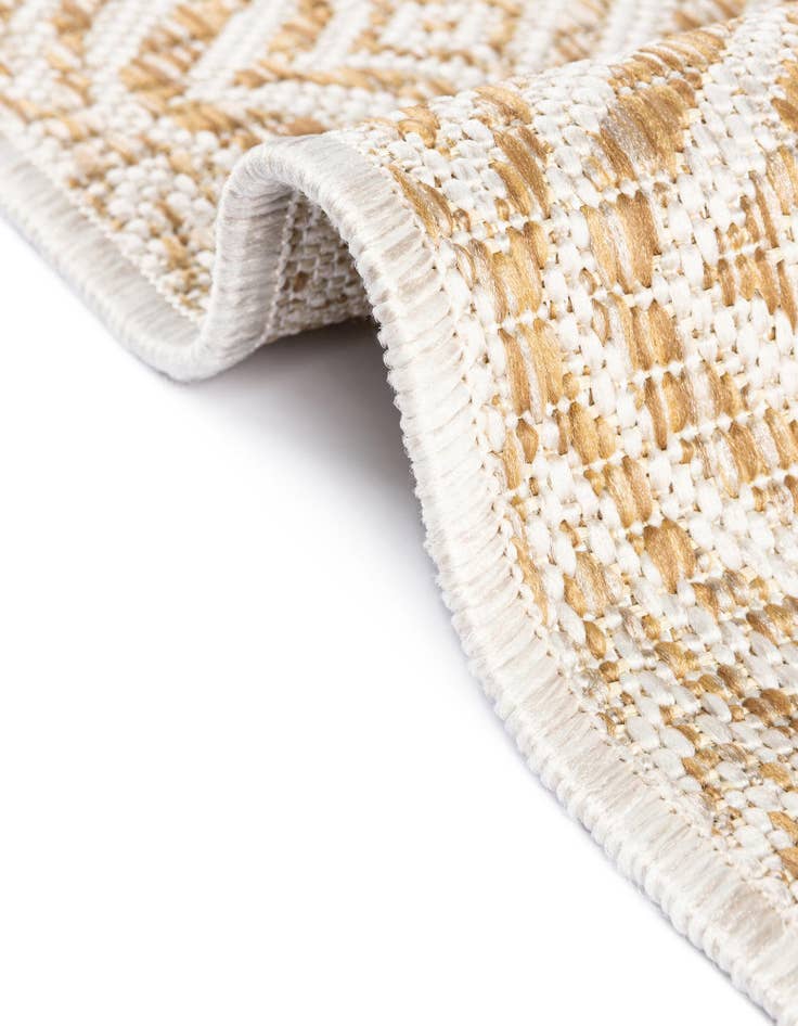 Detail image of  7' 10 x 11'  Washable Lattice Indoor / Outdoor Rug