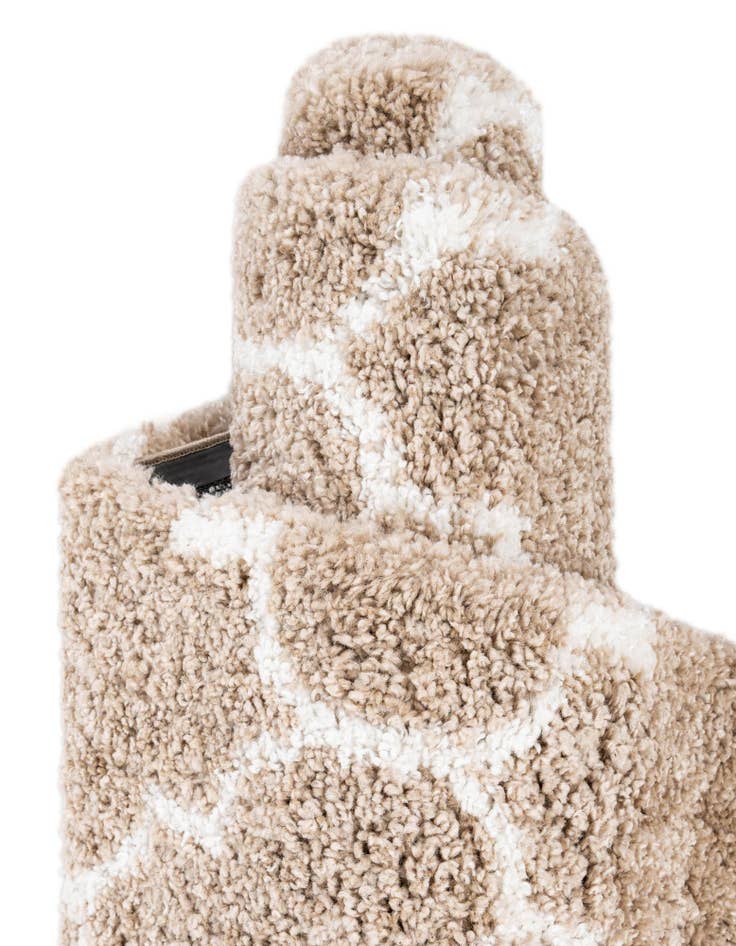 Detail image of  5' x 5' Moroccan Shag Round Rug