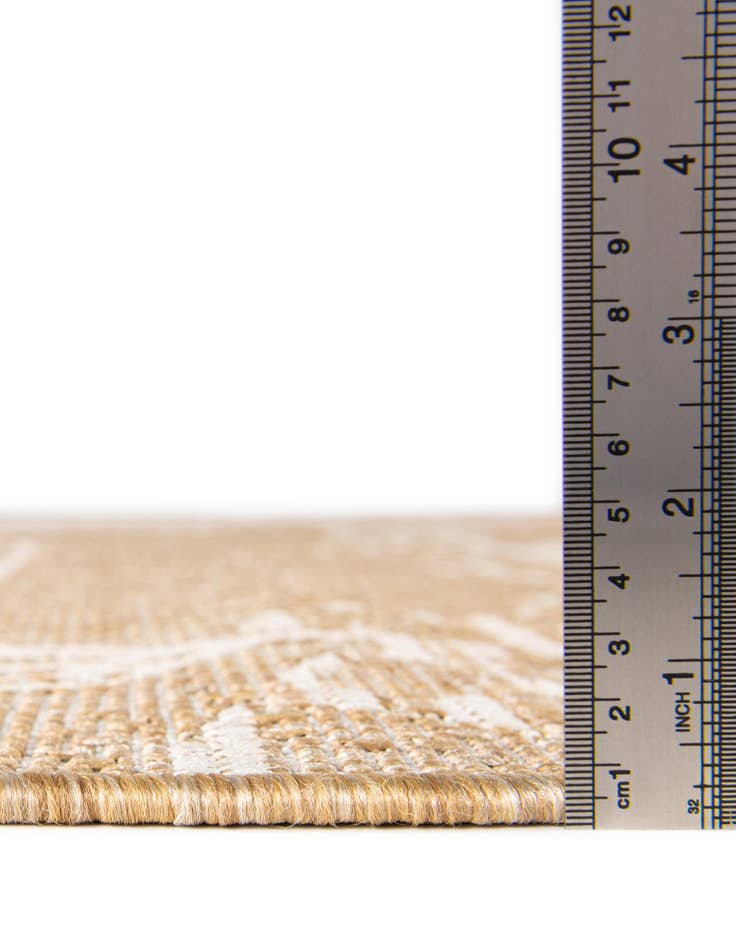 Detail image of  7' 10 x 7' 10  Washable Coastal Indoor / Outdoor Round Rug