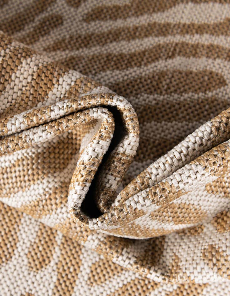 Detail image of  13' x 13'  Washable Modern Indoor / Outdoor Round Rug