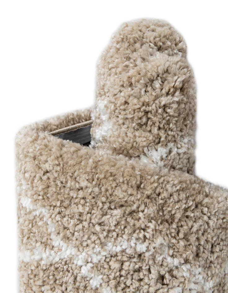 Detail image of  2' 7 x 6' Moroccan Shag Runner Rug