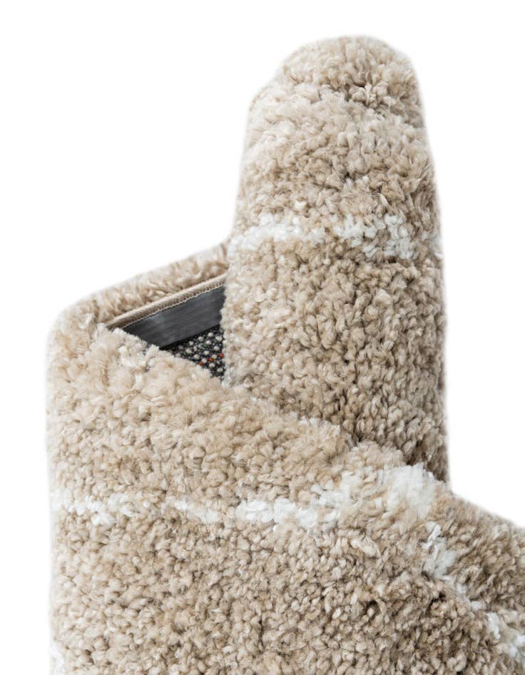 Detail image of  2' 7 x 6' Moroccan Shag Runner Rug