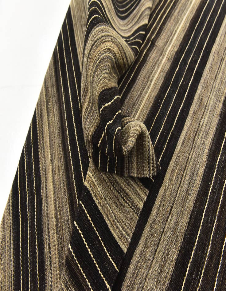 Detail image of  6' x 7' 2  Hand Woven Kilim Modern Wool Square Rug