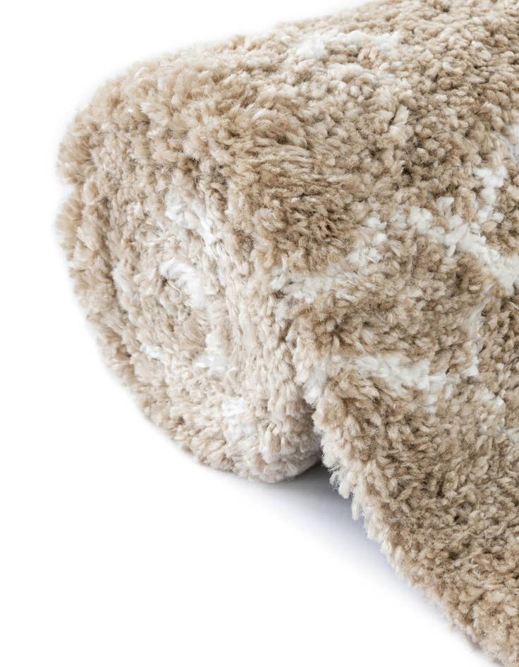 Detail image of  7' 10 x 7' 10 Moroccan Shag Square Rug