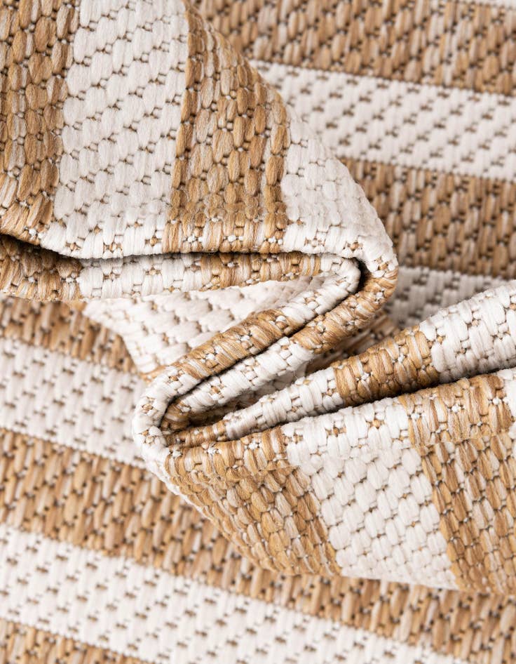 Detail image of  7' 10 x 7' 10  Washable Modern Indoor / Outdoor Square Rug