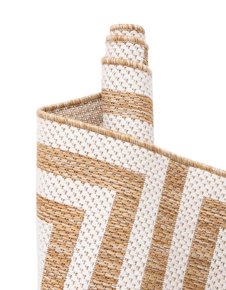 Detail image of  7' 10 x 7' 10  Washable Modern Indoor / Outdoor Square Rug