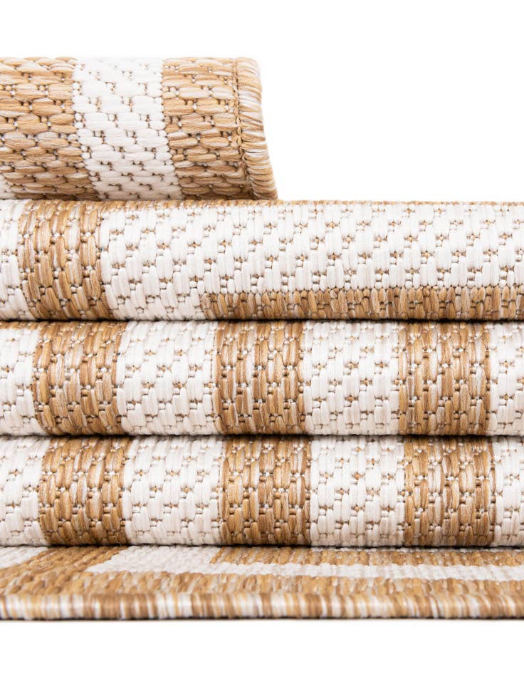 Detail image of  7' 10 x 7' 10  Washable Modern Indoor / Outdoor Square Rug