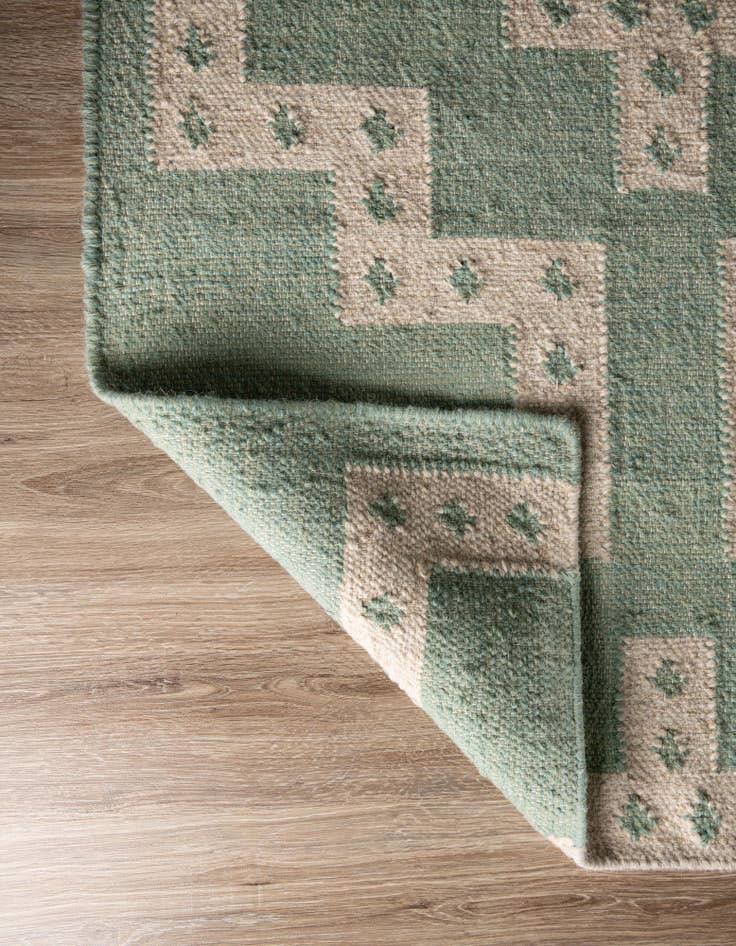 Detail image of  2' x 3' 1  Hand Woven Kilim Wool Rug