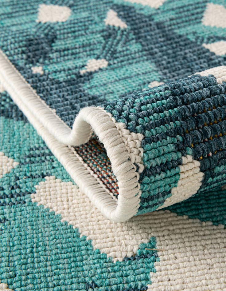 Detail image of  3' x 3'  Washable Botanical Indoor / Outdoor Round Rug