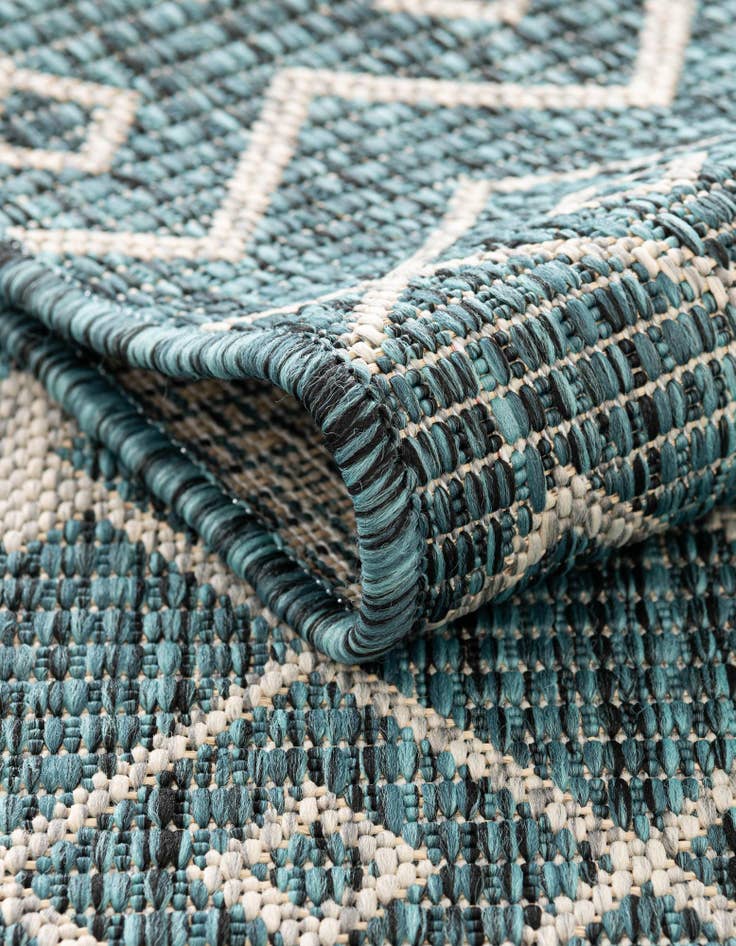 Detail image of  7' 10 x 7' 10  Washable Lattice Indoor / Outdoor Octagon Rug