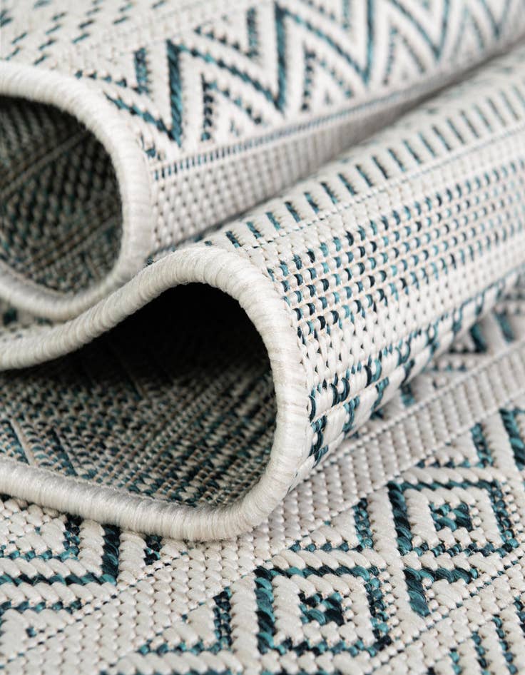 Detail image of  5' 3 x 5' 3  Washable Ribbon Indoor / Outdoor Octagon Rug