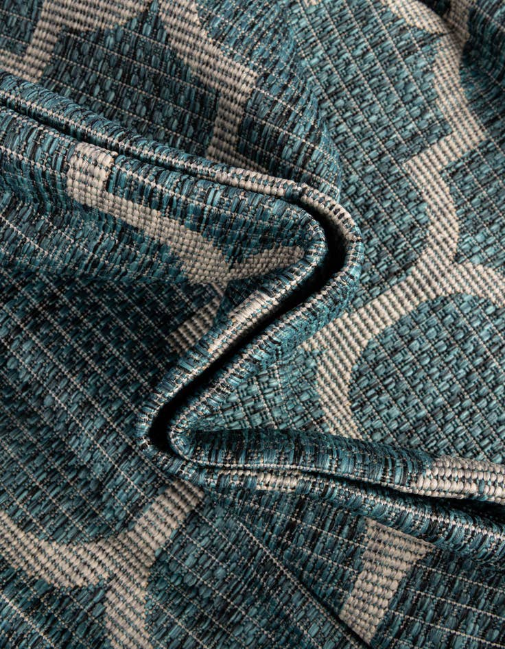 Detail image of  3' x 5' 3  Washable Lattice Indoor / Outdoor Oval Rug