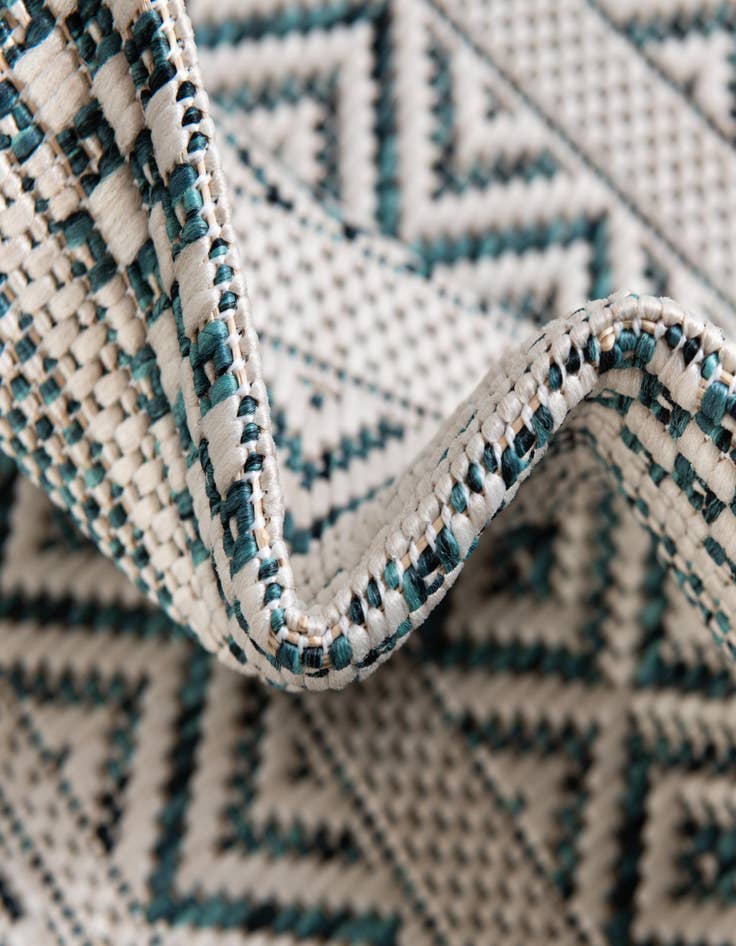 Detail image of  7' 10 x 10'  Washable Ribbon Indoor / Outdoor Oval Rug