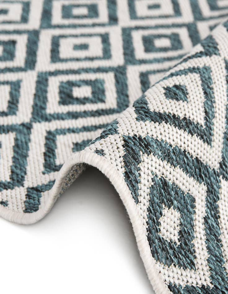 Detail image of  5' 3 x 8'  Washable Jill Zarin Costa Rica Indoor / Outdoor Rug