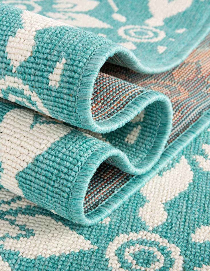 Detail image of  2' x 3'  Washable Lattice Indoor / Outdoor Rug