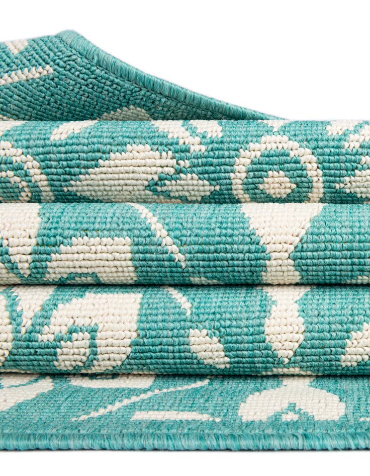 Detail image of  2' x 3'  Washable Lattice Indoor / Outdoor Rug