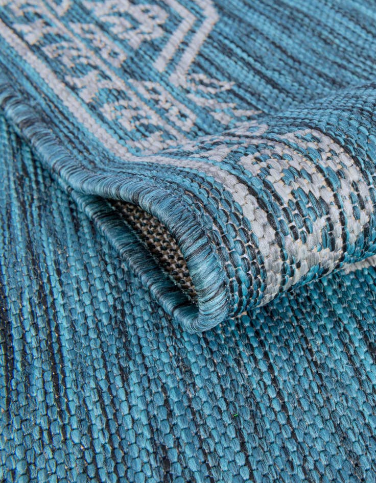 Detail image of  10' x 13'  Washable Traditional Indoor / Outdoor Rug