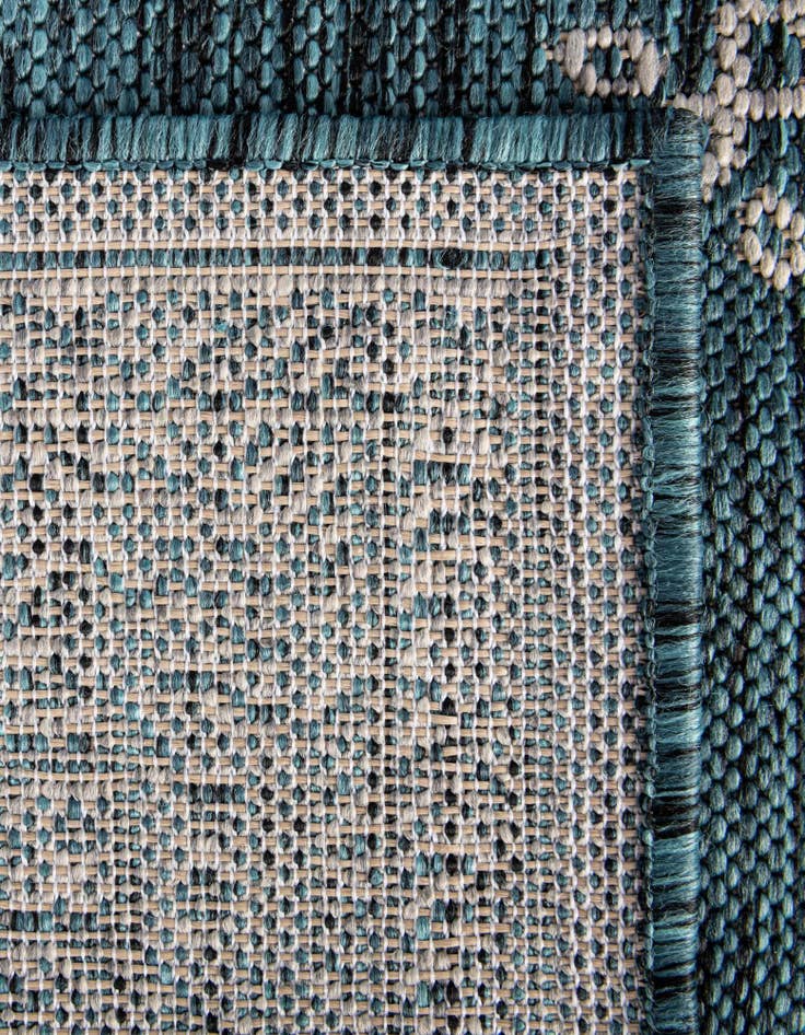 Detail image of  9' x 12'  Washable Traditional Indoor / Outdoor Rug