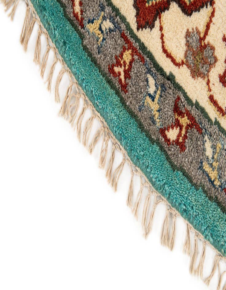 Detail image of  8' x 8'  Hand Knotted Heriz Wool Round Rug