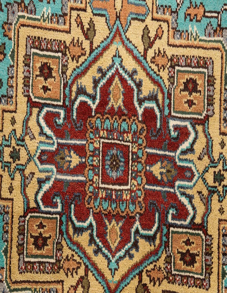 Detail image of  8' x 8'  Hand Knotted Heriz Wool Round Rug